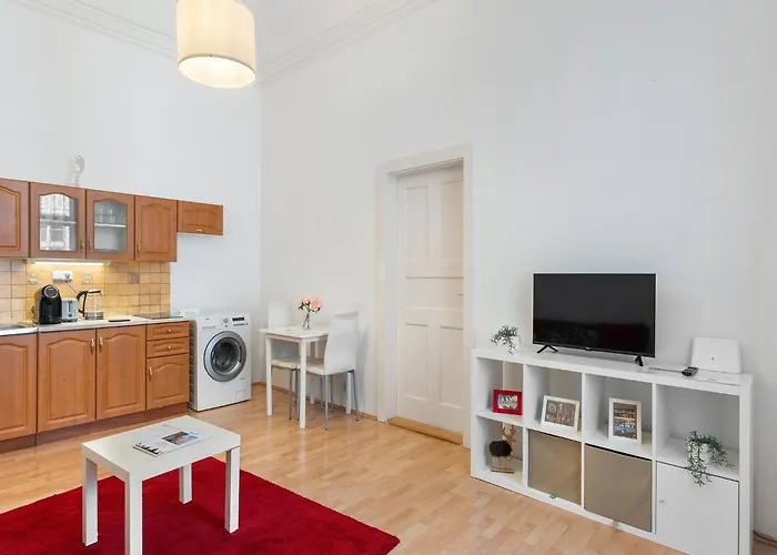 Old Town Apartment *