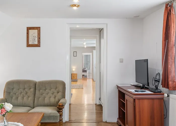 Old Town Apartment *